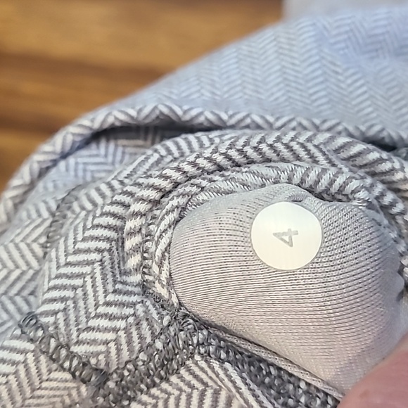 Women’s Lululemon *rare* ghost herringbone legging size 4 - Picture 6 of 6